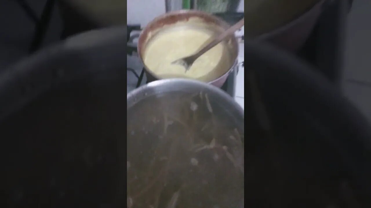 Atencion é horra de matarr ah fome tá na mesa pessoal pasta molho branco curry e bacon