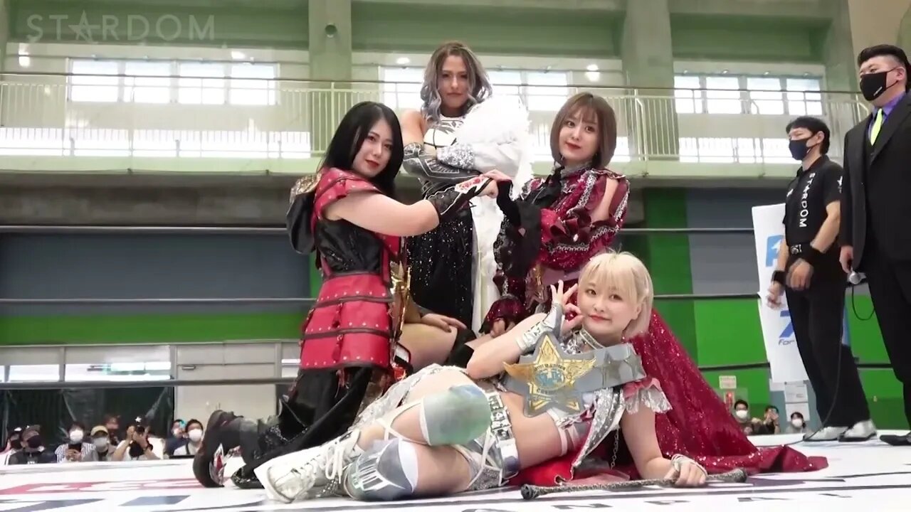 How Most People Watch a Stardom Show