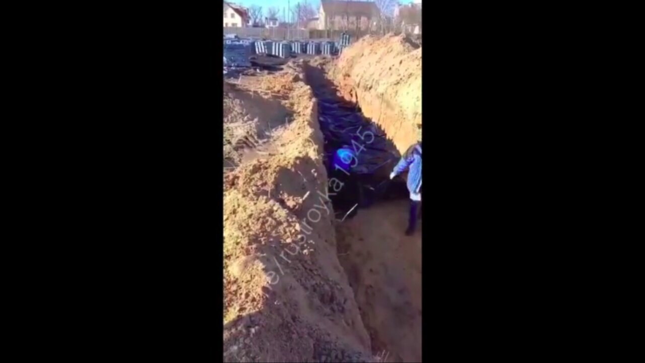 "Bucha massacre" mass grave hoax. First clip local health authorities dumping bodies. Second clip fake news.