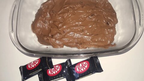 Aprenda a fazer um delicioso mousse de Kit Kat