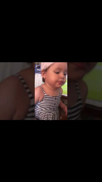 TOUCA DE BEBE ROSA MUITO LINDA E ELA DANCA DE FELICIDADE - VERY BEAUTIFUL PINK BABY CAP AND HER DANC