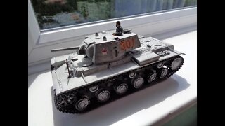 KV-1B Heavy Tank 1/35 Featuring Campbell The Toast