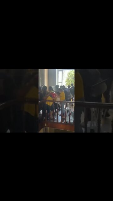 Policiais espancam professores em Feira de Santana, na Bahia