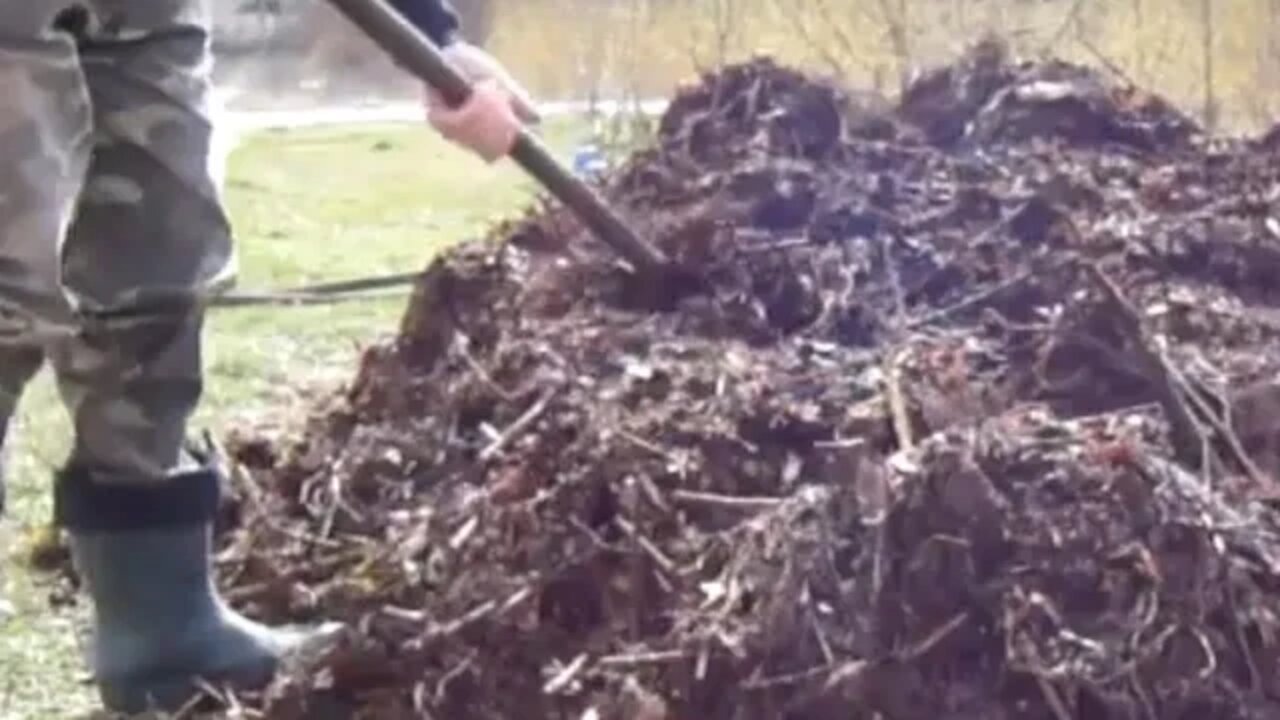 LIVE : 5th Overturning - Mixing of Compost into a pile (E1)