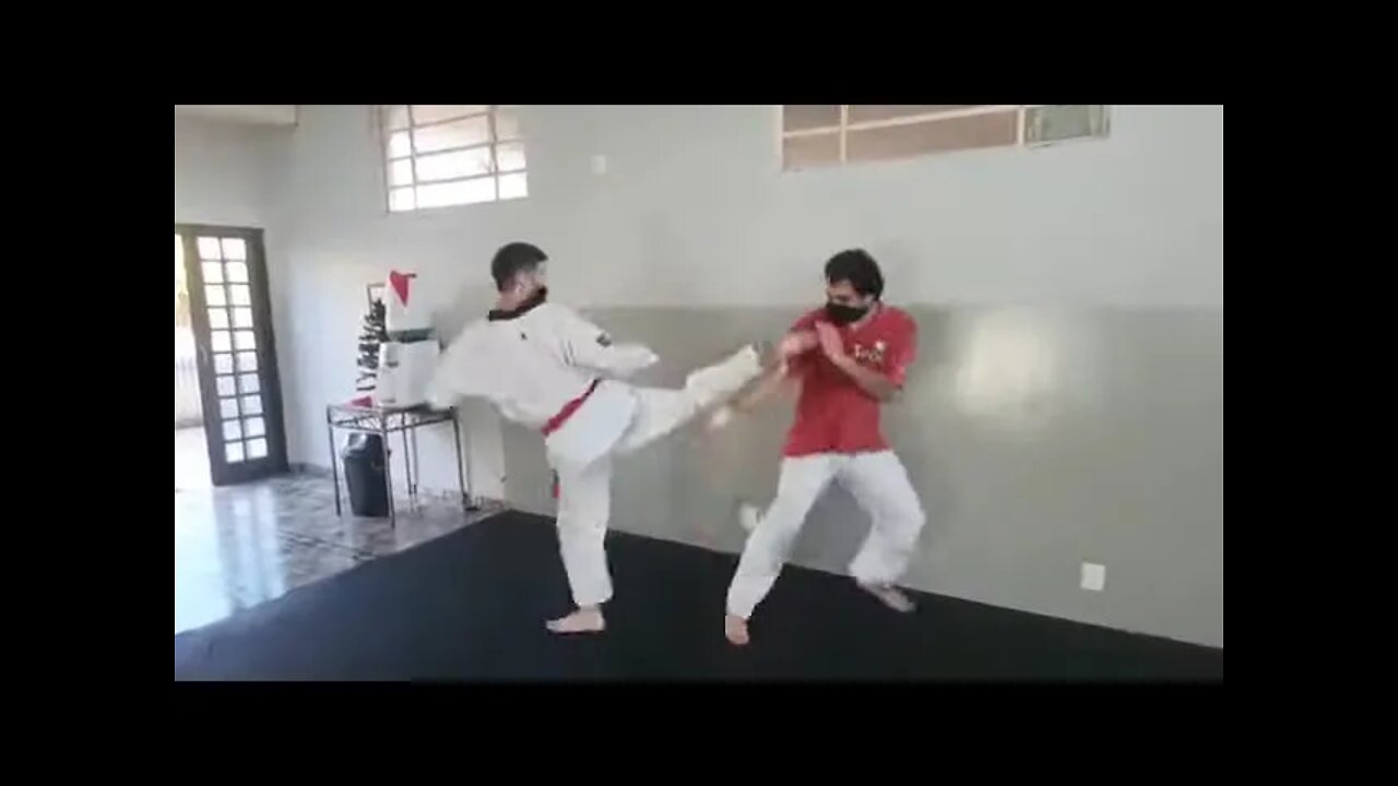 Taekwondo treino de luta segundo round.