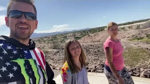 Vlog - Throwing Giant Paper Airplane Off Mesa with my Daughter #dadlife #family #paperairplane