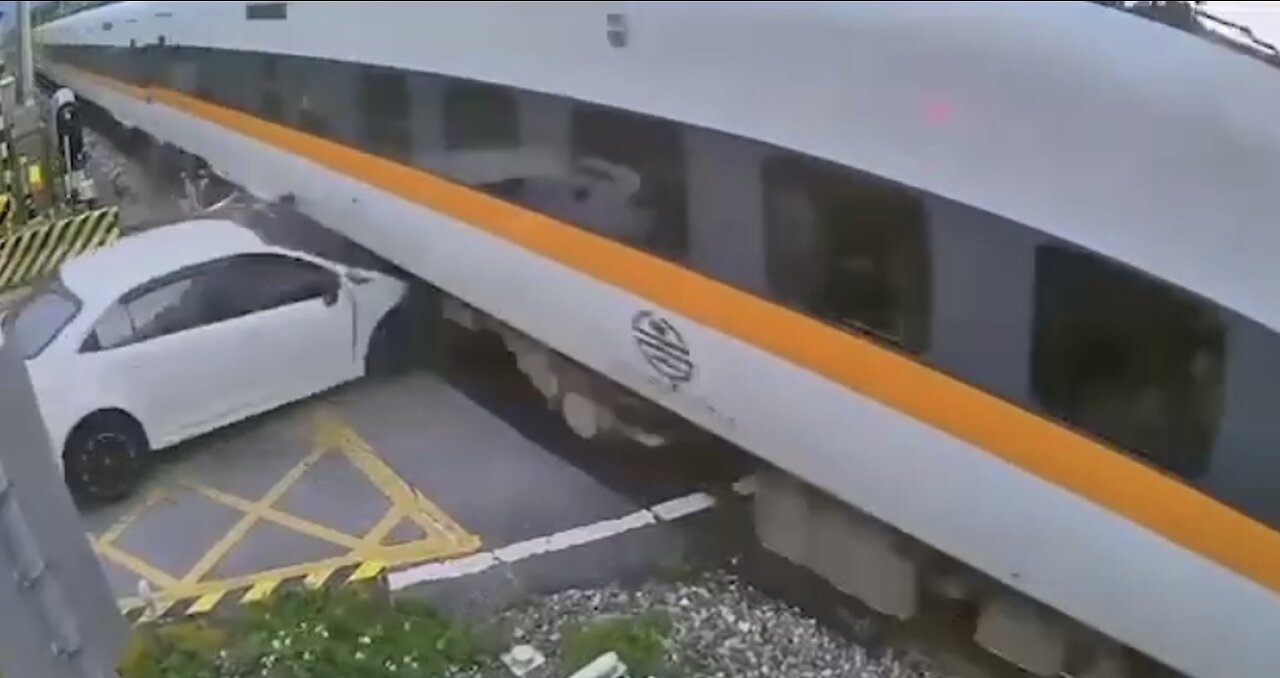 High speed train 🚂 vs drunk driver in Taiwan 🇹🇼