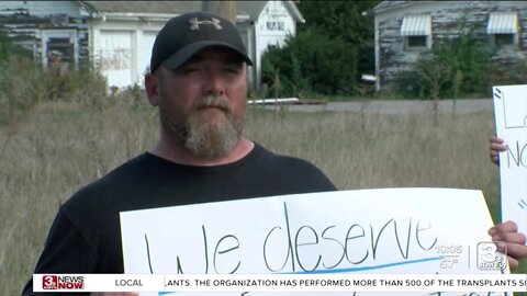 Union Pacific employees protest union agreement in Council Bluffs