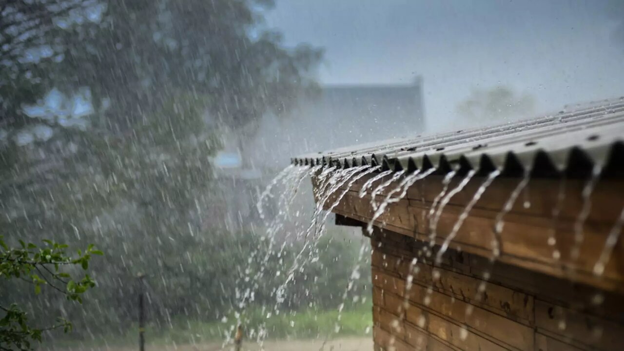 Fall asleep quickly in 3 minutes with heavy rain on the tin roof and powerful thunder sounds