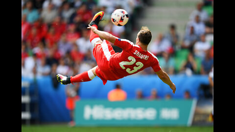 Crazy goal with a scissors kick on a dirt field, a goal you won't see like him in any football match