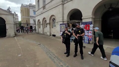 police check on Guard #horseguardsparade