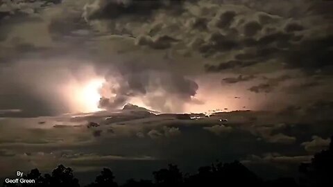 Spectacular time-lapse of a lightning storm over Western Australia