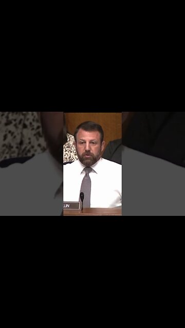 Bernie Sanders breaks up a potential brawl between Sen Mullin and O’Brien