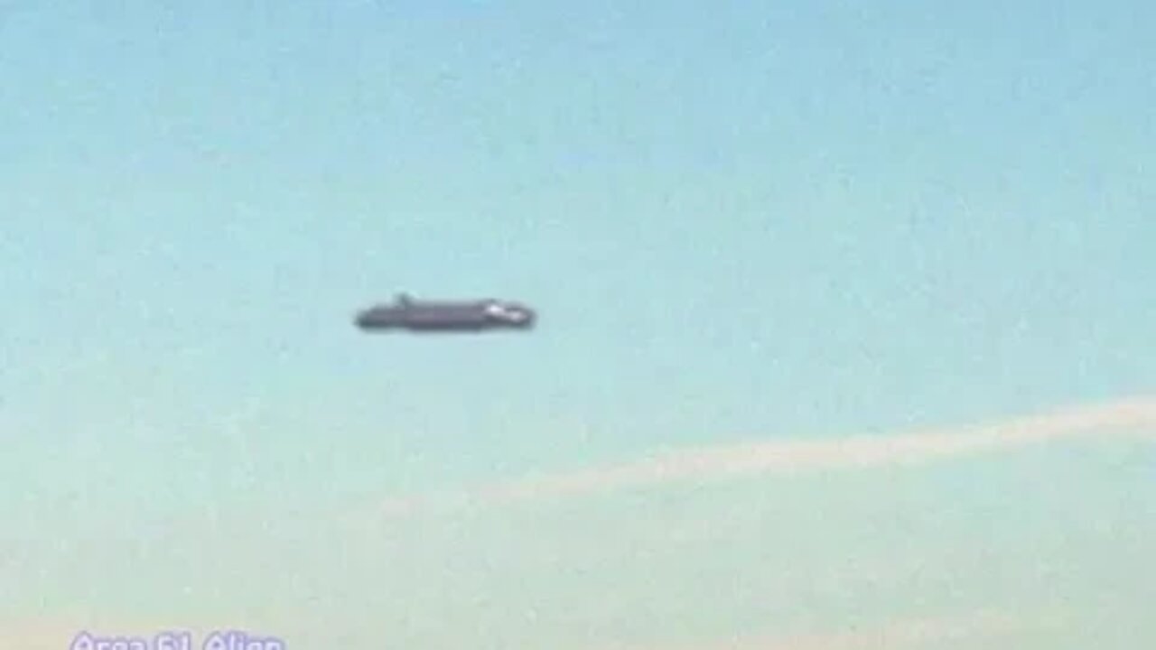 Are we alone in this Universe 👽🛸Is that a UFO? Video of unidentified object