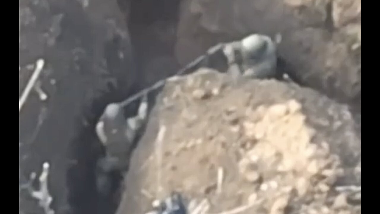 🔞 VERY CLOSE Gun Fight Between Russian and Ukrainian Soldier! Guess Who Won The Battle?