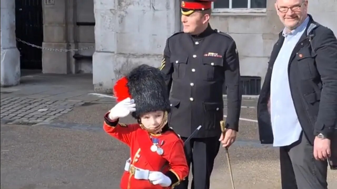 Frank the soldier meets with the corporal blues and royals #horseguardsparade