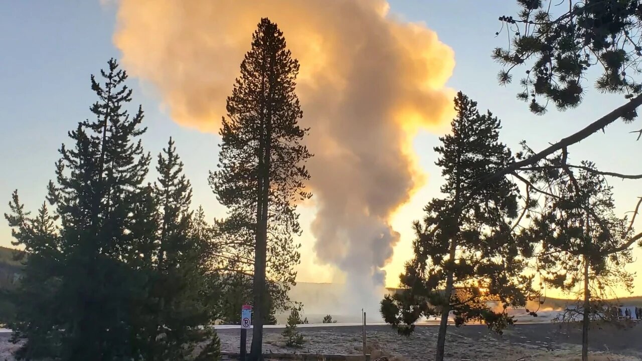 Yellowstone Park Old Faithful drive to Cody, Wyoming Oct. 6, 2019