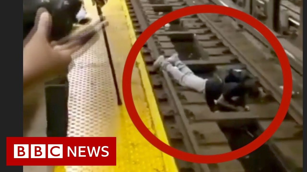 New York officer rescues fallen man from subway train - BBC News