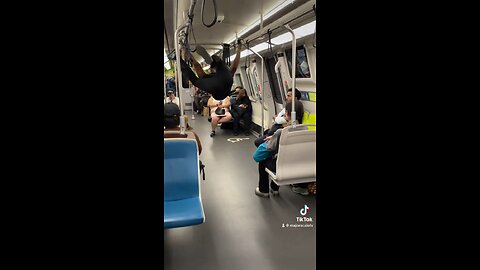 Dancing guy all subway train / Oakland, California 🚟🕺🏾 ￼