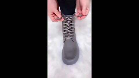 Trending-Video-Tie-the-Shoeslace-Short