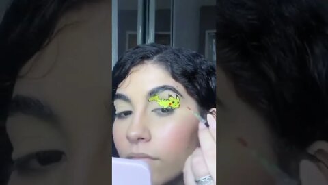 #makeup #makeupbeauty #eyemakeup #shorts #youtubeshorts #eyeliner #makeuptutorial #makeupbeginner