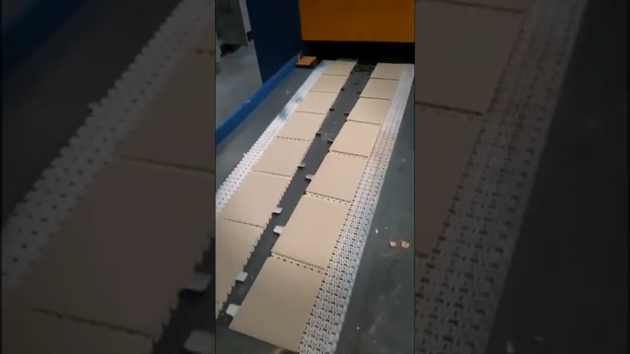 Continues lead acid battery plates cutting from drum roll.