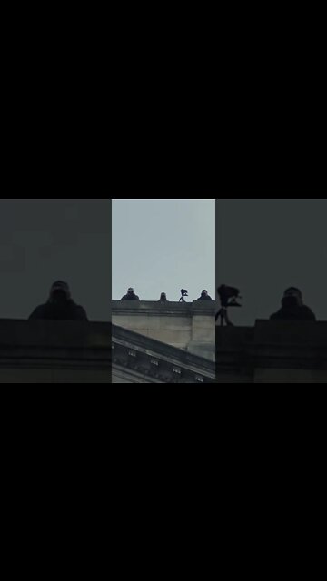 POLICE SNIPERS ON THE TOP OF BUCKINGHAM PALACE #buckinghampalace
