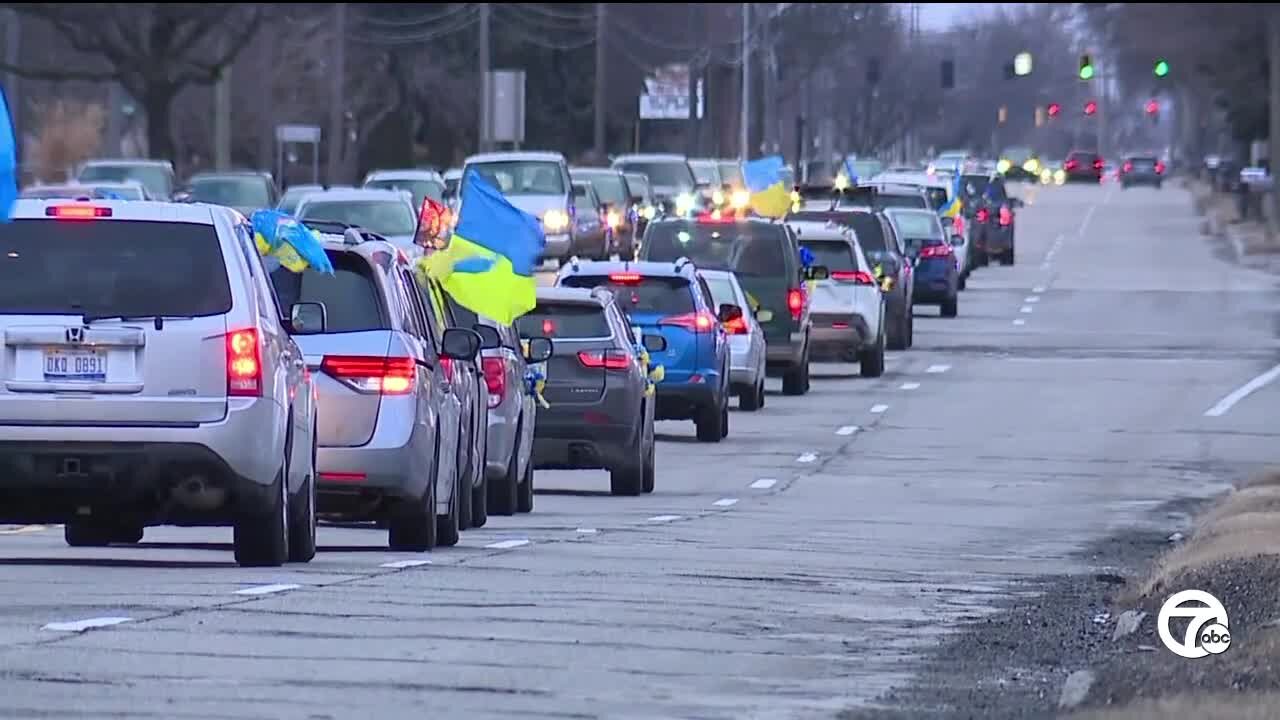 Cars line streets in Warren, dozens support Ukraine during prayer vigil