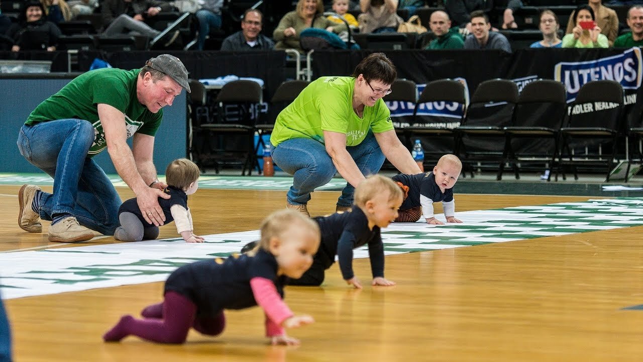 Adorable babies face off in Zalgirio Arena crawling race