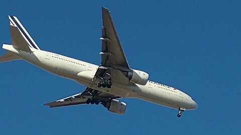 Airbus A321NEO PS-LBK coming from Guarulhos and Boeing 777-200ER F-GSPN from Paris to Fortaleza