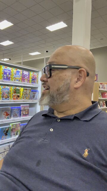 WHO THE FUCK WOULD BUY THIS DUDES BOOK? @michelleobama