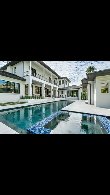 Luxurious Outdoor Living Oasis in South Tampa