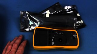 EEVblog #597 - Fluke 114 Kit Multimeter + Sparkfun/Fluke Rant