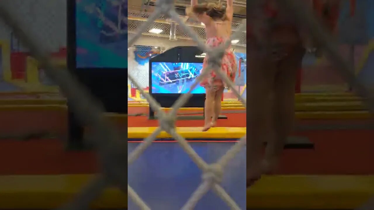 Tiny trampoline Lauren on the screen 🤯