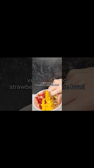 mango strawberry smoothie bowl