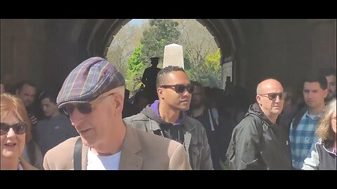 Stand clear of the Horse #horseguardsparade