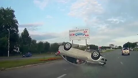 Idiots in Cars 2022 Compilation #9 - Caught On Dash Cam