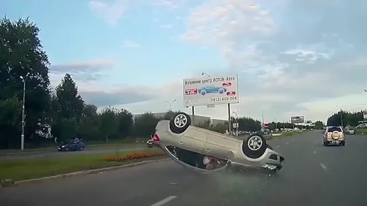Idiots in Cars 2022 Compilation #9 - Caught On Dash Cam