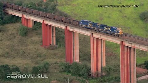 Trem de minério da MRS em Coronel Xavier Chaves/MG