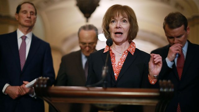 A Senator Pushed This Statistic About The Wage Gap ... And It's Wrong