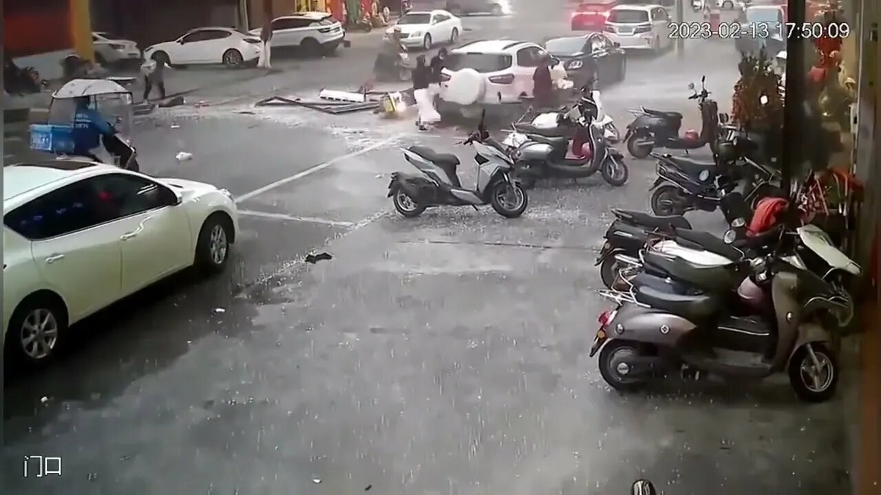Massive Explosion at Chinese Restaurant #viral Like 👍 and Subscribe