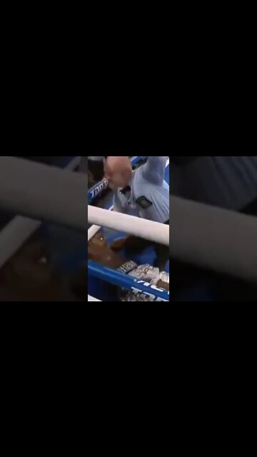 Robeisy Ramirez KOs Nova.