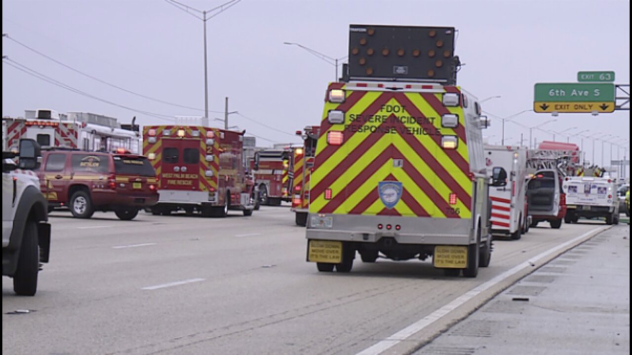 Semi truck wreck causes delays on I-95 NB in Lake Worth