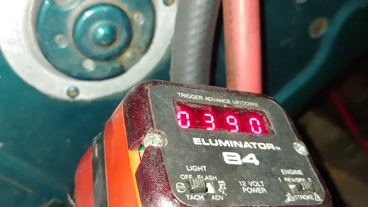 1951 Chevrolet stovebolt 6 running at under 400 rpm without dying.