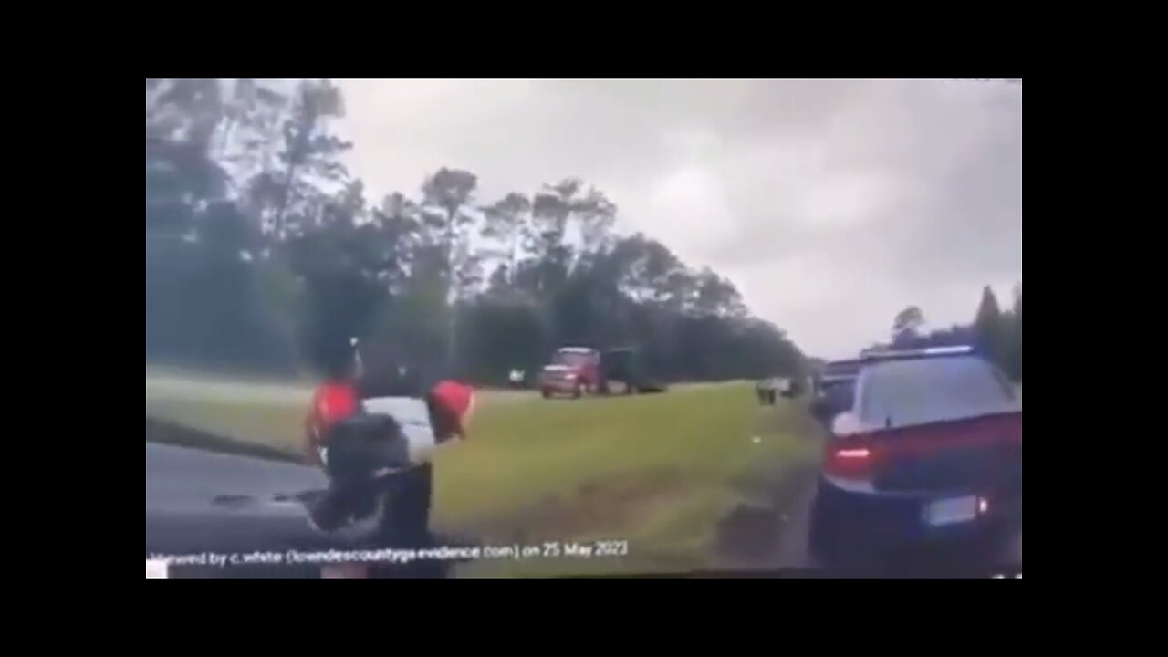 CAR CRASHES NEAR POLICE ROAD BLOCK👮‍♂️🚨🏎️WHILE MAKING ARREST IN SOUTH CAROLINA👮🚷🚔🚙💫