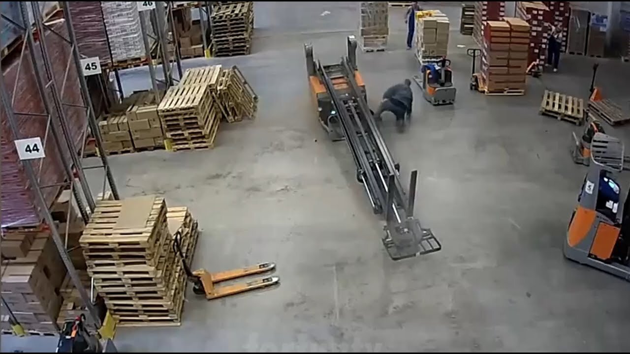 Bad Day at Work - FUNNY FAILS (Idiots People at Work)
