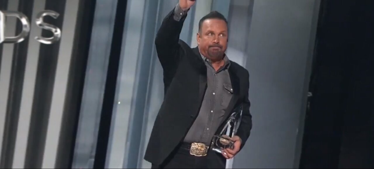 Garth Brooks making announcement on Facebook