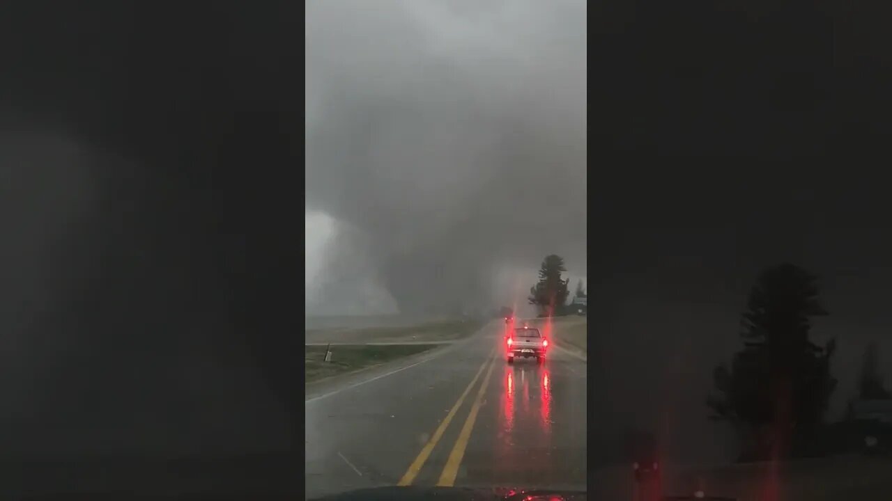 Intense Wedge tornado North of Wellman, IA at 04:35