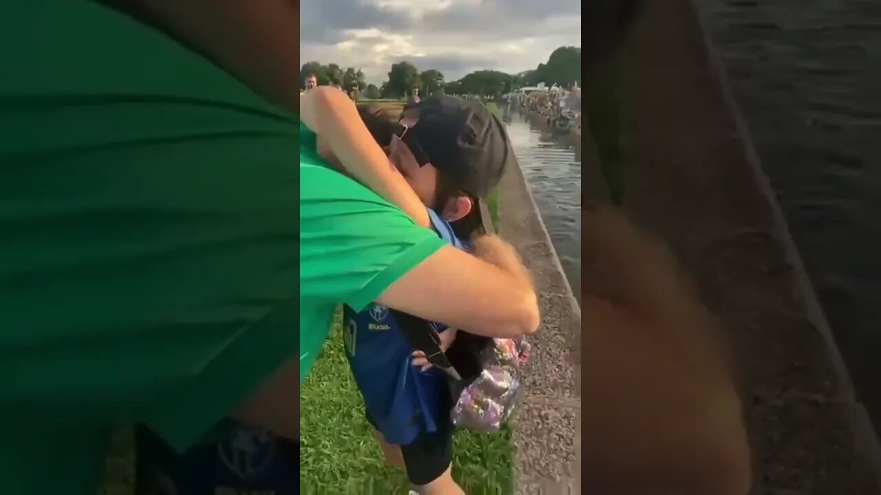 Bolsonaro se emociona com manifestantes