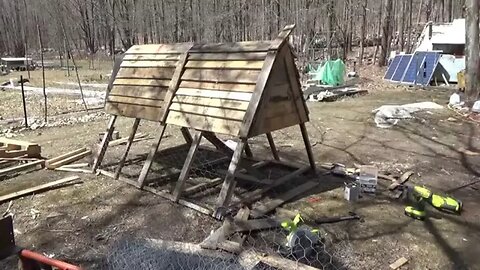 Closing Off Pallet Wood Chicken Coop Sides And Nice Solar Power Today